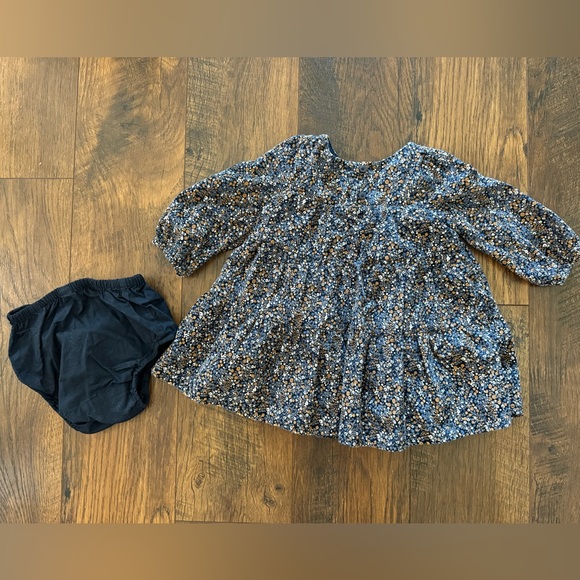 Baby gap dress and bloomers - Picture 3 of 4